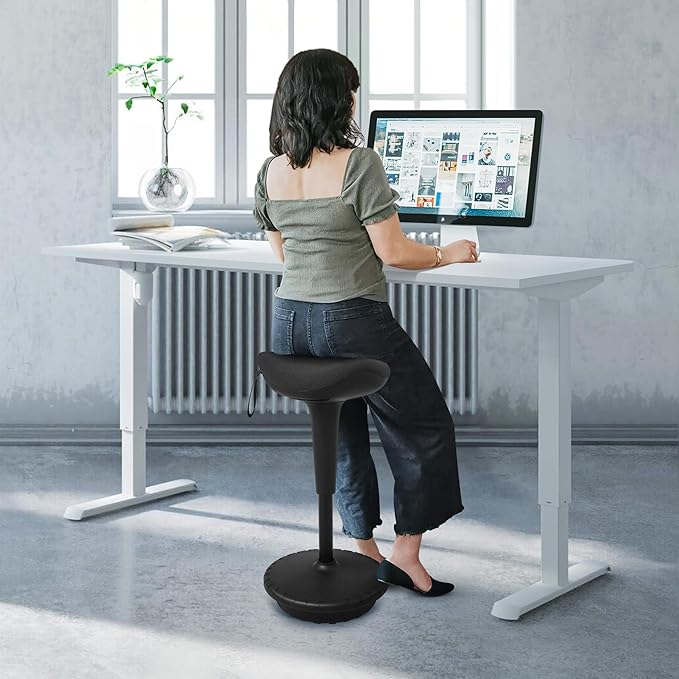 Ergonomischer Stehhocker – Höhenverstellbare Stehhilfe mit atmungsaktivem Sitz, 360° drehbar, für Büro & Homeoffice, schwarz